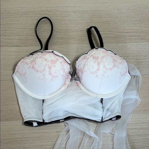 Victoria's Secret White and Pink Embroidered Bra - Picture 1 of 3